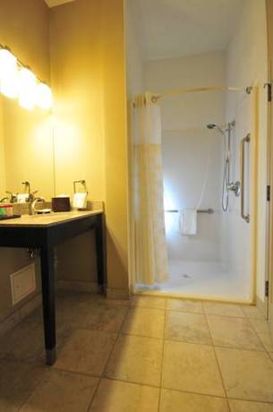 Imagen de la habitación del Hotel Ramada By Wyndham Emerald Park/regina East. Foto 2