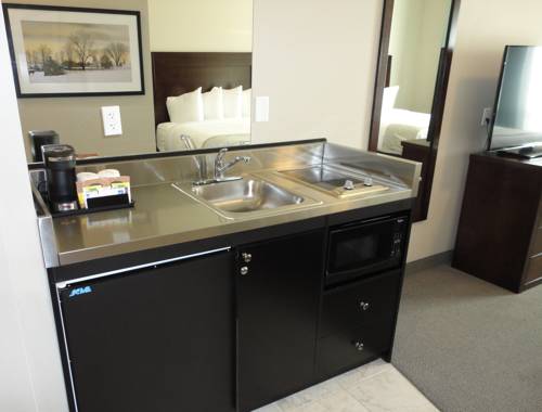 Imagen de la habitación del Hotel Ramada By Wyndham Emerald Park/regina East. Foto 13