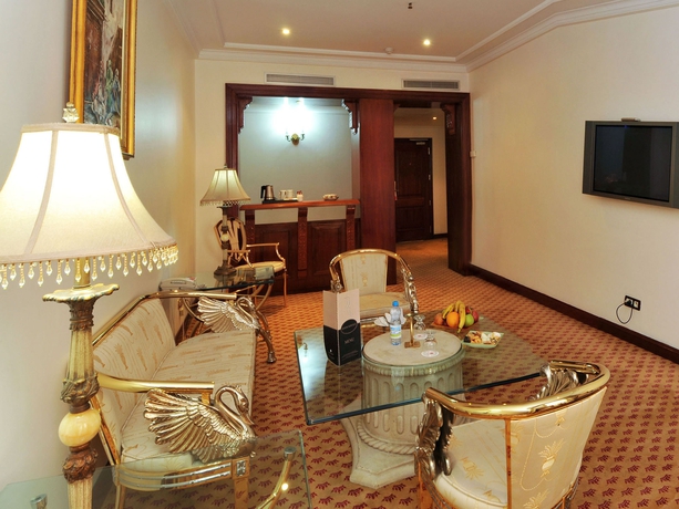 Imagen de los interiores del Hotel Ramada By Wyndham Fes. Foto 16