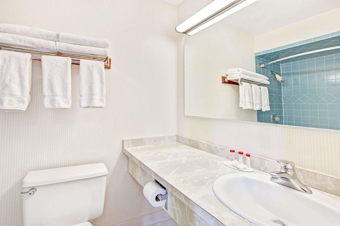 Imagen de la habitación del Hotel Ramada By Wyndham Flemington. Foto 7