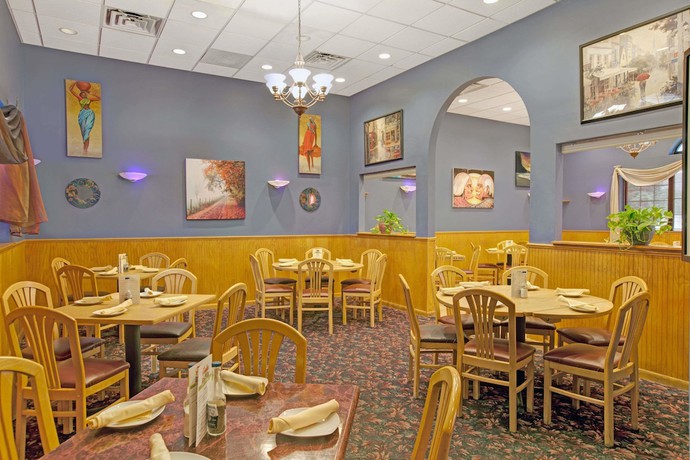 Imagen del bar/restaurante del Hotel Ramada By Wyndham Flemington. Foto 3