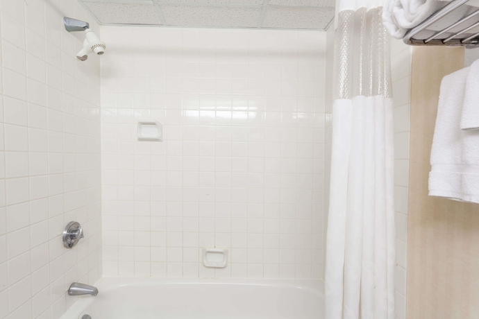 Imagen de la habitación del Hotel Ramada By Wyndham Fredericton. Foto 8
