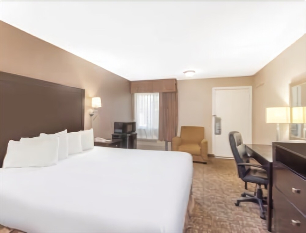 Imagen de la habitación del Hotel Ramada By Wyndham Fresno North. Foto 9