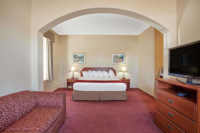 Imagen de la habitación del Hotel Ramada By Wyndham Fresno Northwest. Foto 3