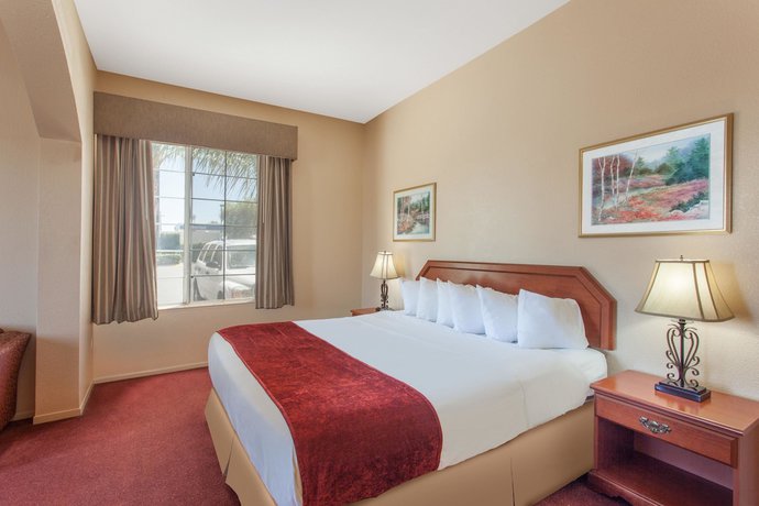 Imagen de la habitación del Hotel Ramada By Wyndham Fresno Northwest. Foto 4
