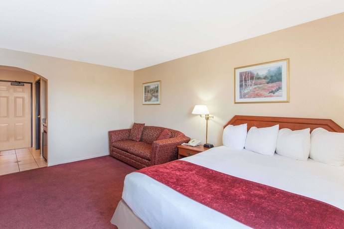Imagen de la habitación del Hotel Ramada By Wyndham Fresno Northwest. Foto 7