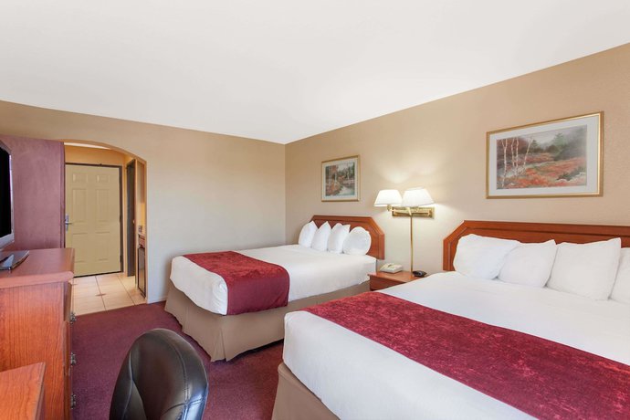 Imagen de la habitación del Hotel Ramada By Wyndham Fresno Northwest. Foto 9