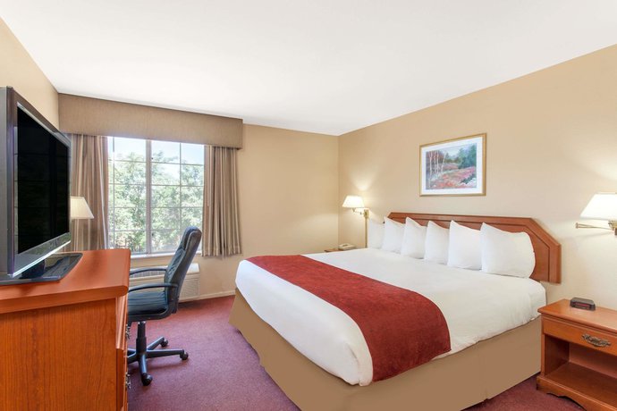 Imagen de la habitación del Hotel Ramada By Wyndham Fresno Northwest. Foto 10