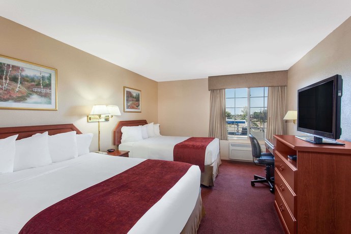 Imagen de la habitación del Hotel Ramada By Wyndham Fresno Northwest. Foto 11