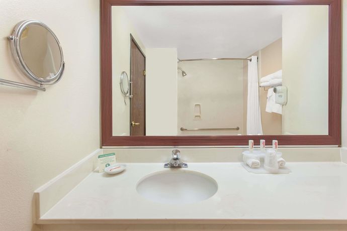 Imagen de la habitación del Hotel Ramada By Wyndham Fresno Northwest. Foto 14