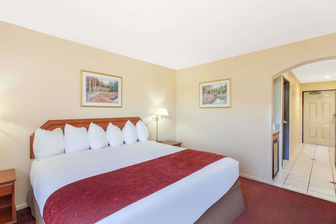 Imagen de la habitación del Hotel Ramada By Wyndham Fresno Northwest. Foto 16