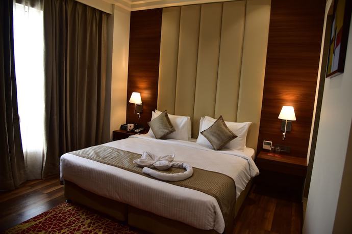 Imagen de la habitación del Hotel Ramada By Wyndham Gandhidham Shinay. Foto 8