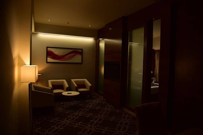 Imagen de la habitación del Hotel Ramada By Wyndham Gandhidham Shinay. Foto 11