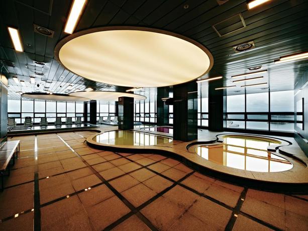 Imagen de la piscina del Hotel Ramada By Wyndham Gangwon Sokcho. Foto 16