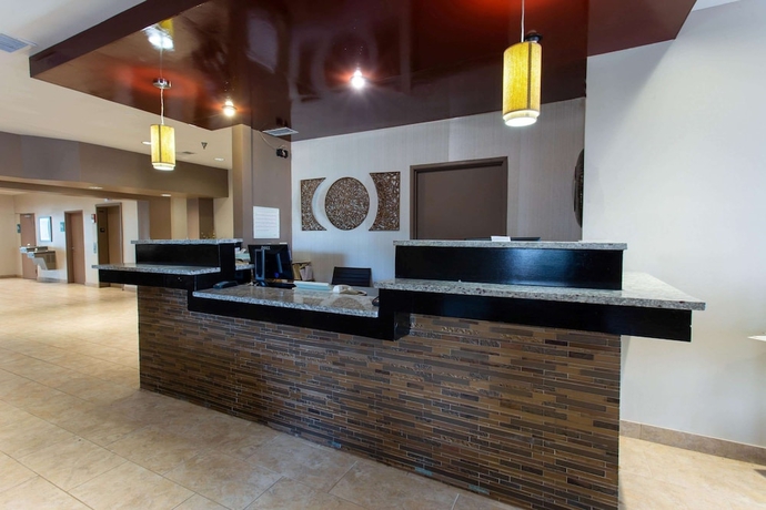 Imagen de los interiores del Hotel Ramada By Wyndham Glendale Heights/lombard. Foto 17