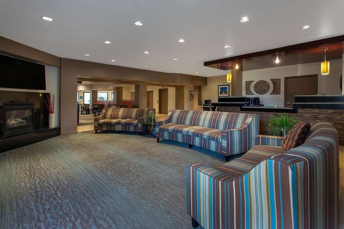 Imagen de los interiores del Hotel Ramada By Wyndham Glendale Heights/lombard. Foto 18