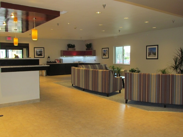 Imagen de los interiores del Hotel Ramada By Wyndham Glendale Heights/lombard. Foto 19