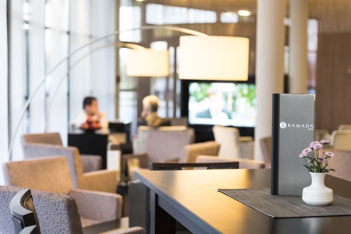 Imagen de los interiores del Hotel Ramada By Wyndham Graz. Foto 18
