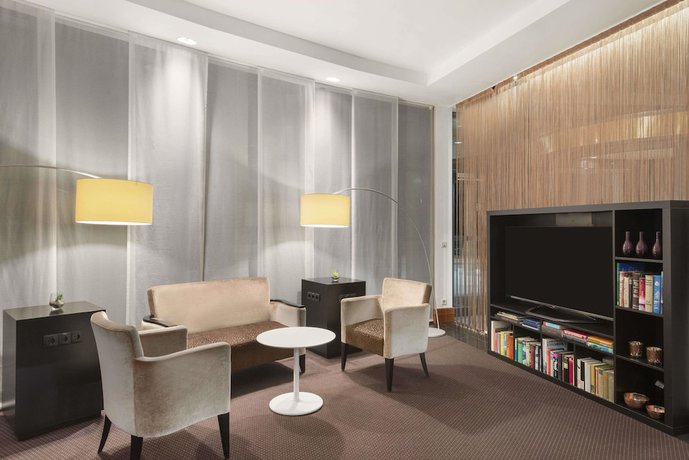 Imagen de los interiores del Hotel Ramada By Wyndham Graz. Foto 19