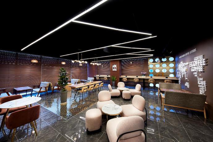 Imagen de los interiores del Hotel Ramada By Wyndham Gumi. Foto 19