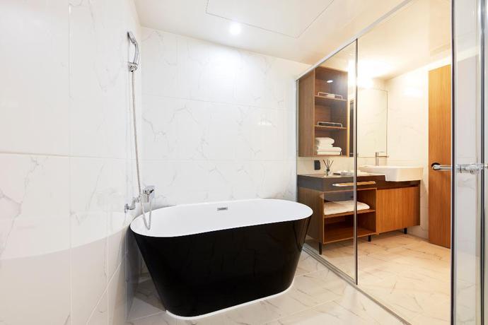 Imagen de la habitación del Hotel Ramada By Wyndham Gumi. Foto 16