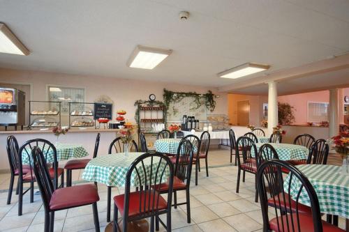 Imagen del bar/restaurante del Hotel Ramada By Wyndham Hammond & Conference Center. Foto 4
