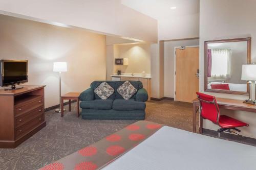 Imagen de la habitación del Hotel Ramada By Wyndham Hammond & Conference Center. Foto 15