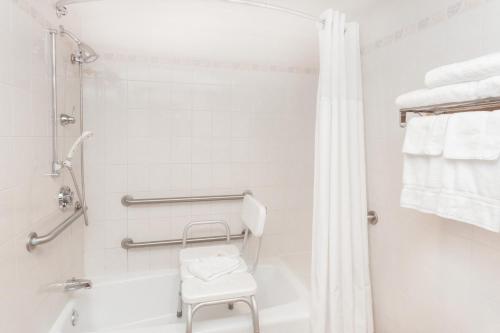Imagen de la habitación del Hotel Ramada By Wyndham Hammond & Conference Center. Foto 19