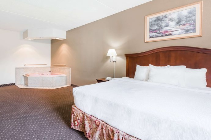 Imagen de la habitación del Hotel Ramada By Wyndham Harrisburg/hershey Area. Foto 4