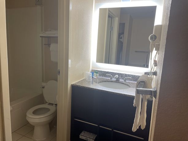 Imagen de la habitación del Hotel Ramada By Wyndham Harrisburg/hershey Area. Foto 7