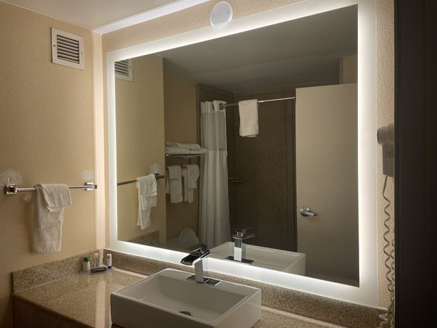 Imagen de la habitación del Hotel Ramada By Wyndham Harrisburg/hershey Area. Foto 9