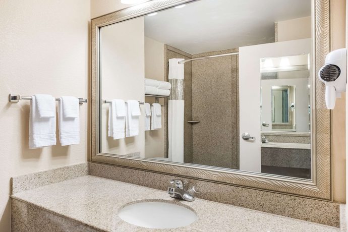 Imagen de la habitación del Hotel Ramada By Wyndham Harrisburg/hershey Area. Foto 16