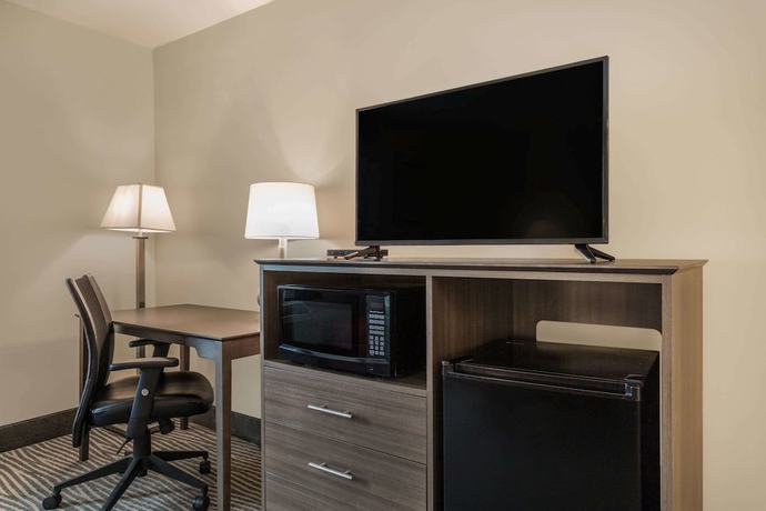 Imagen de la habitación del Hotel Ramada By Wyndham Hendersonville. Foto 3