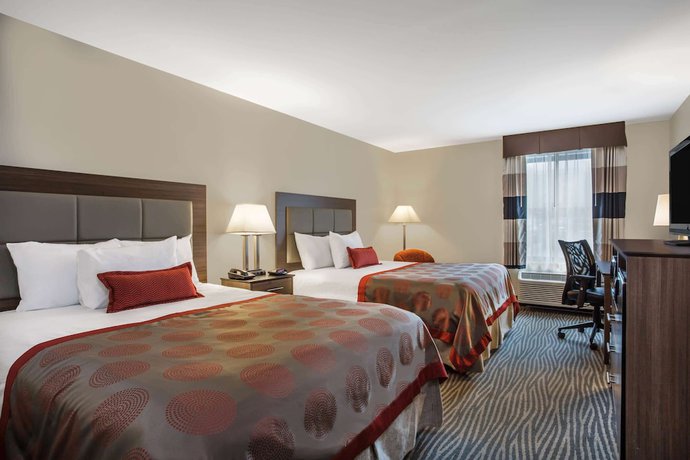 Imagen de la habitación del Hotel Ramada By Wyndham Hendersonville. Foto 7