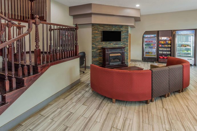 Imagen de los interiores del Hotel Ramada By Wyndham Hendersonville. Foto 17