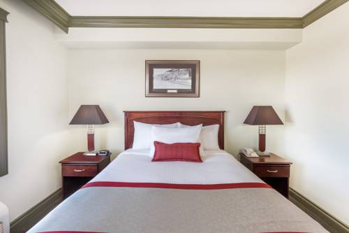 Imagen de la habitación del Hotel Ramada By Wyndham Hinton. Foto 3