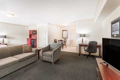 Imagen de la habitación del Hotel Ramada By Wyndham Hinton. Foto 7