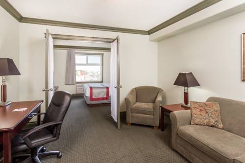 Imagen de la habitación del Hotel Ramada By Wyndham Hinton. Foto 11