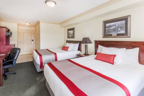 Imagen de la habitación del Hotel Ramada By Wyndham Hinton. Foto 14