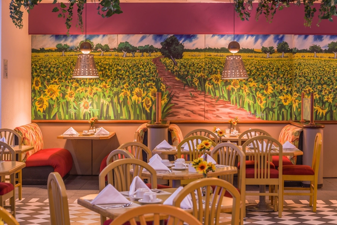 Imagen del bar/restaurante del Hotel Ramada By Wyndham Hola Culiacan. Foto 2