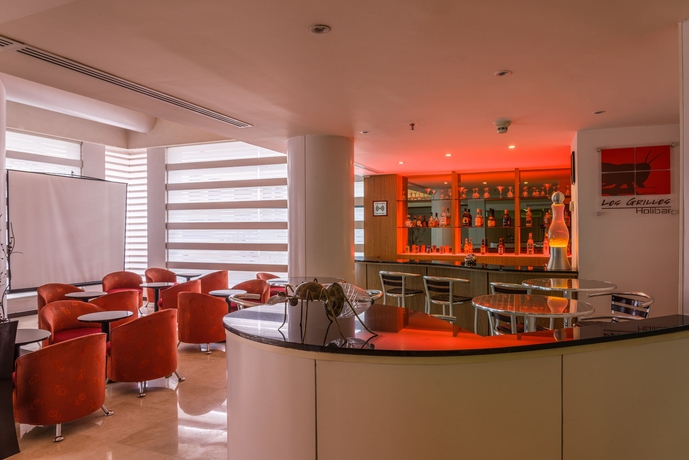 Imagen del bar/restaurante del Hotel Ramada By Wyndham Hola Culiacan. Foto 3