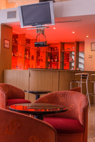 Imagen del bar/restaurante del Hotel Ramada By Wyndham Hola Culiacan. Foto 4