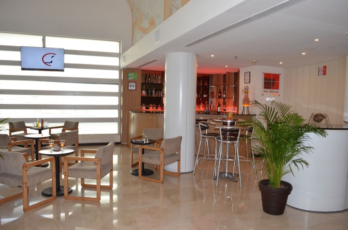 Imagen del bar/restaurante del Hotel Ramada By Wyndham Hola Culiacan. Foto 6