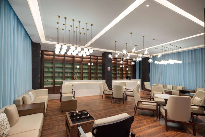 Imagen de los interiores del Hotel Ramada By Wyndham Honghe Kaiyuan. Foto 20