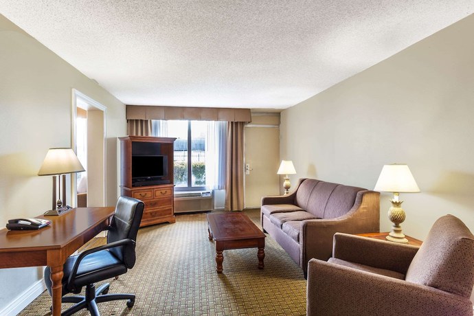 Imagen de la habitación del Hotel Ramada By Wyndham Houma. Foto 7