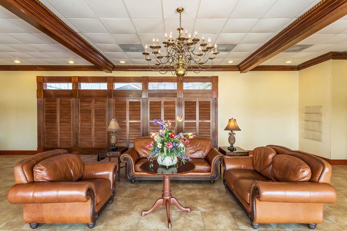 Imagen de los interiores del Hotel Ramada By Wyndham Houma. Foto 11