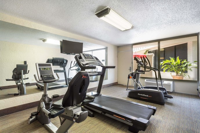 Imagen de los interiores del Hotel Ramada By Wyndham Houma. Foto 12