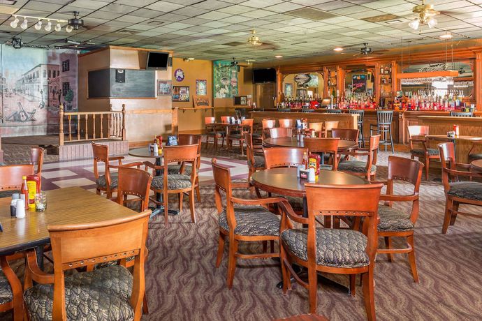 Imagen del bar/restaurante del Hotel Ramada By Wyndham Houma. Foto 3