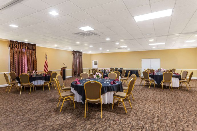 Imagen de los interiores del Hotel Ramada By Wyndham Houma. Foto 13