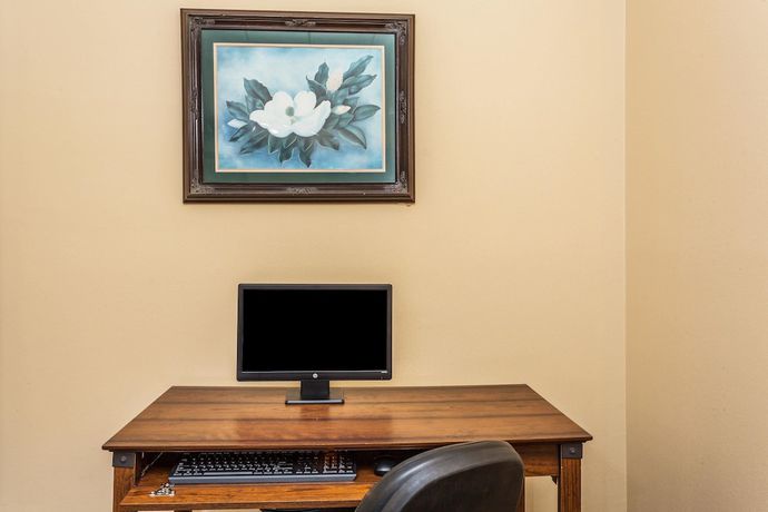 Imagen de los interiores del Hotel Ramada By Wyndham Houma. Foto 15